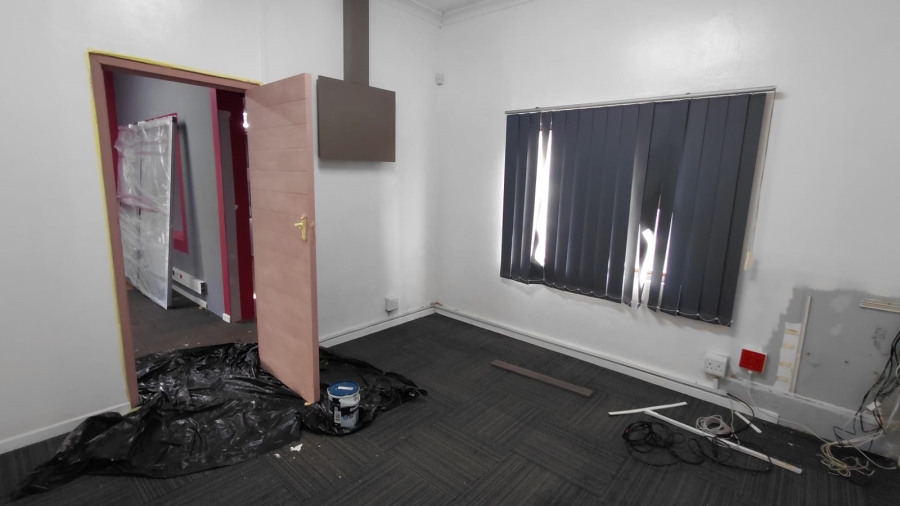 To Let Commercial Property for Rent in Quigney Eastern Cape